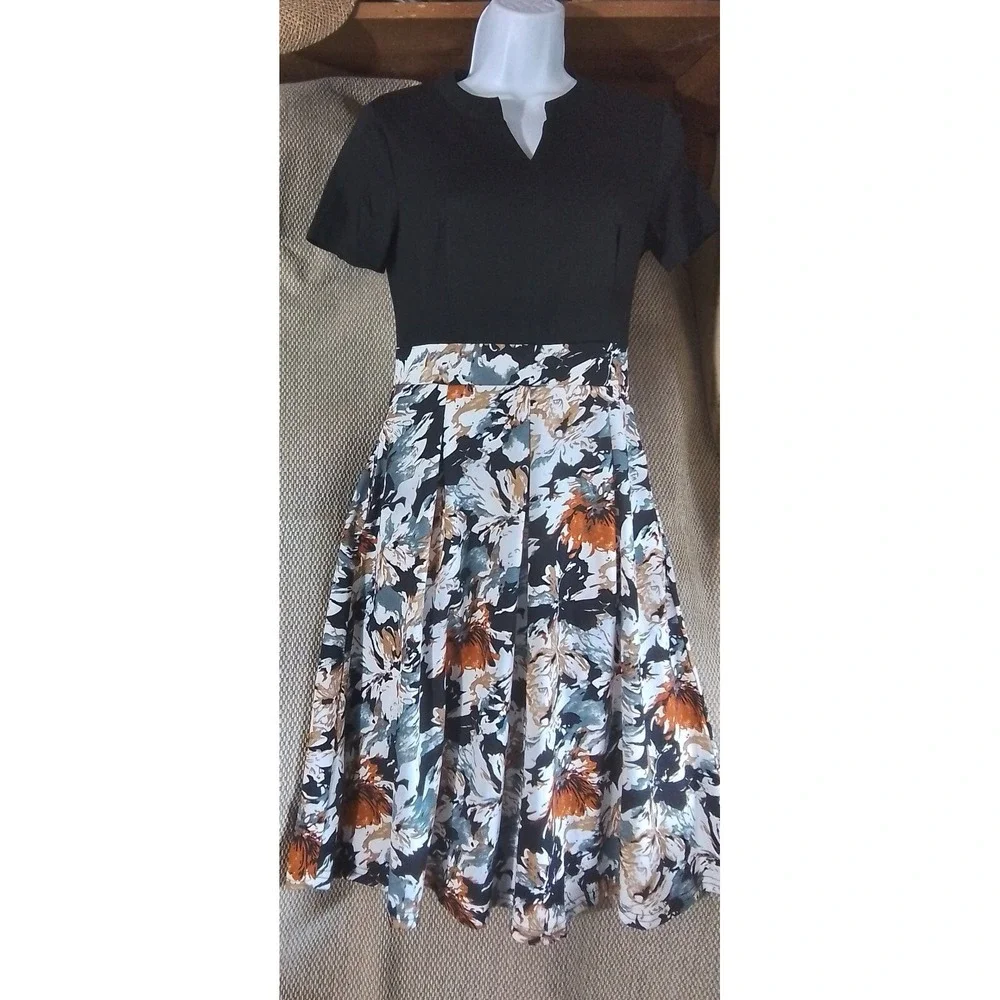 Fitted short sleeve Dress,  (See Description for measurements.) Off‎ sizes